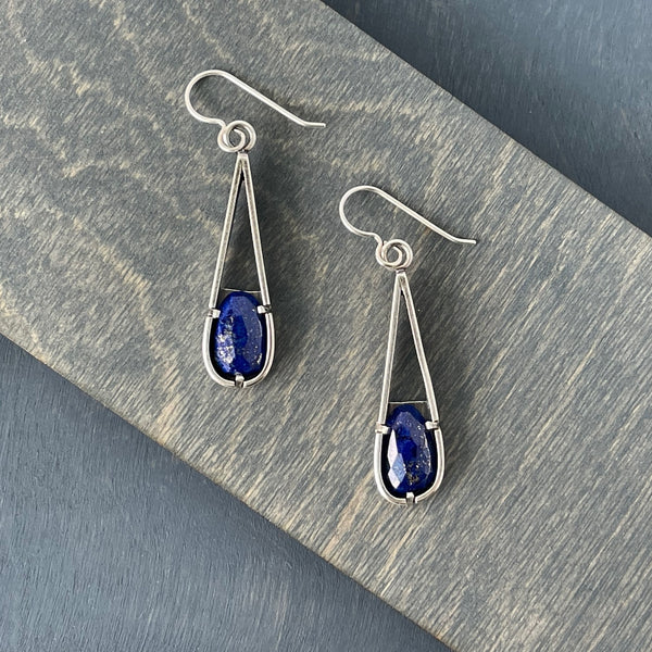 Handmade earrings using faceted lapis lazuli and oxidized sterling silver. Minimal lines and clean settings allow the intense color and quality of these beautiful stones to shine.

0.3 oz/pair 2" x .4"

One of a kind earrings by Erica Stankwytch Bailey