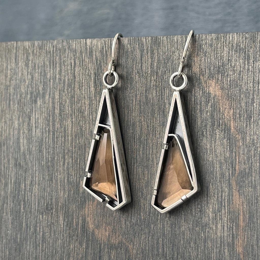 Handmade earrings using faceted smoky topaz and oxidized sterling silver. There is subtle color and brilliant sparkle in this stone.

0.3 oz/pair 1.6" x .5"

One of a kind earrings by Erica Stankwytch Bailey